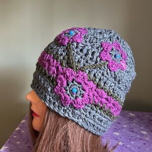Crochet flowers beanie medium soft acrylic yarn new